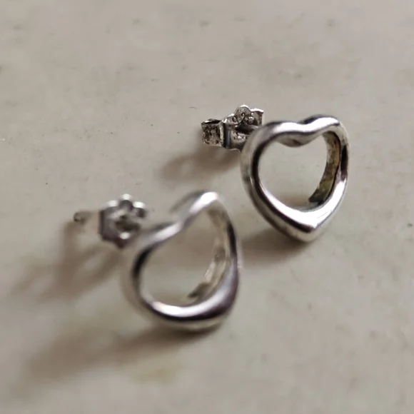 Vintage Silver Heart Earrings - Picture 6 of 9